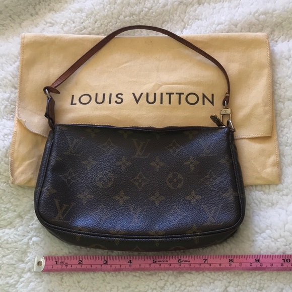 Louis Vuitton Handbags - Louis Vuitton Monogram Pochette